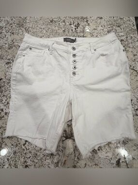 Torrid White Button Fly Denim Shorts Size 14